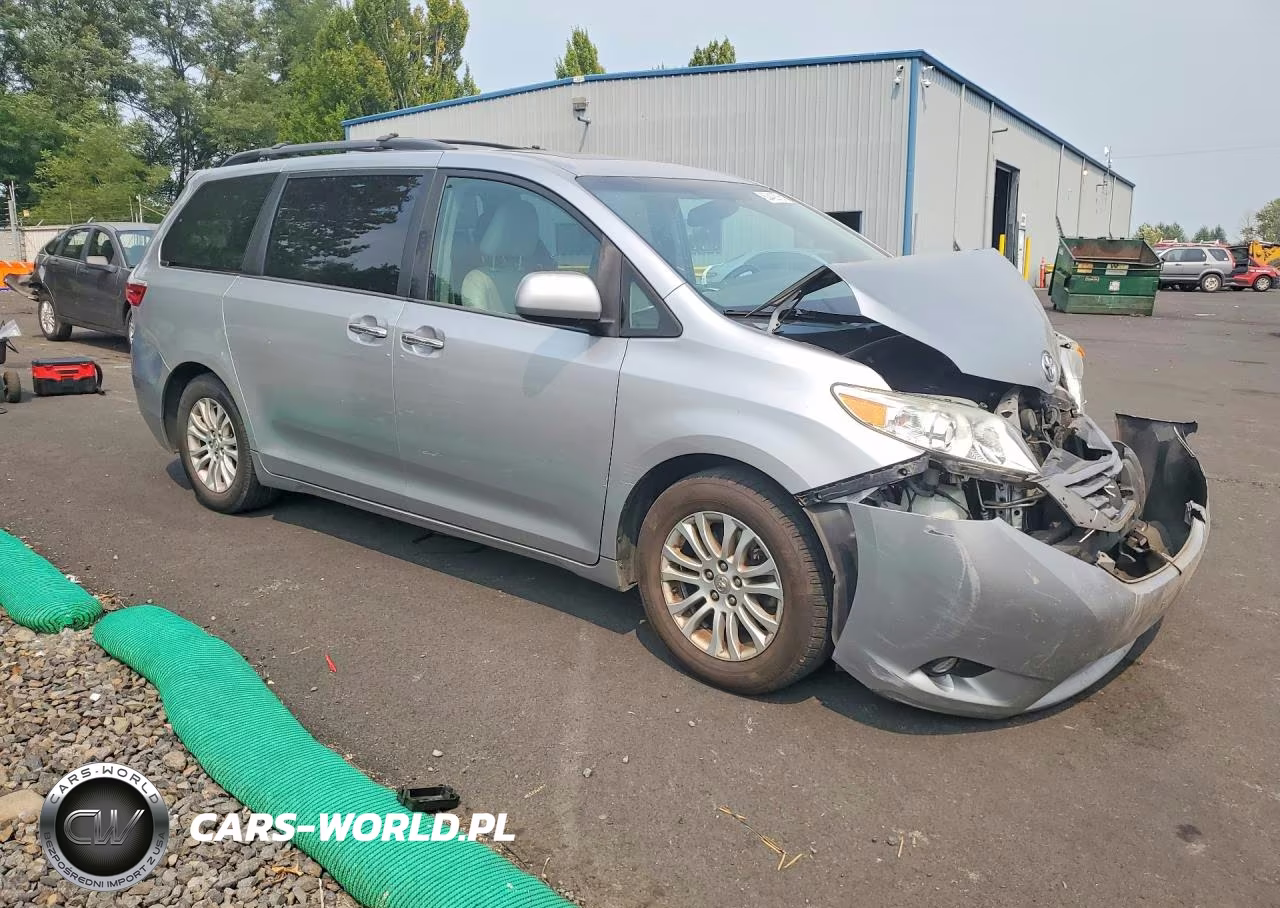 2015 Toyota Sienna Xle 8-Passenger VIN:5TDYK3DC2FS600009 - 4