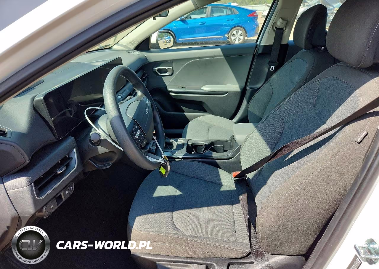 2025 Kia K4 Lxs VIN:3KPFT4DE2SE220586 - 7