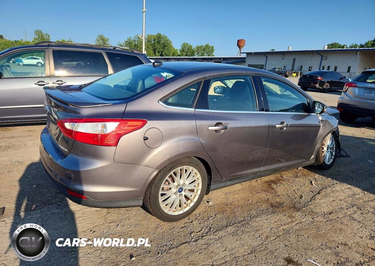 2014 Ford Focus Titanium VIN:1FADP3J2XEL462916 - 3