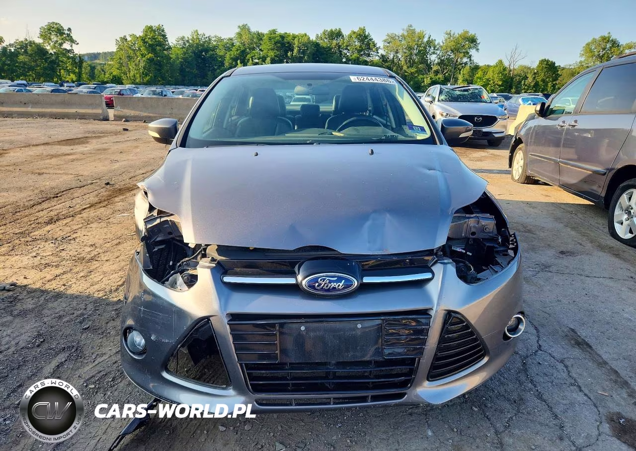 2014 Ford Focus Titanium VIN:1FADP3J2XEL462916 - 5