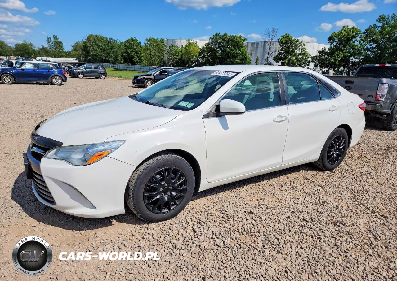 2015 Toyota Camry Le – zdjęcie 1 z 12
