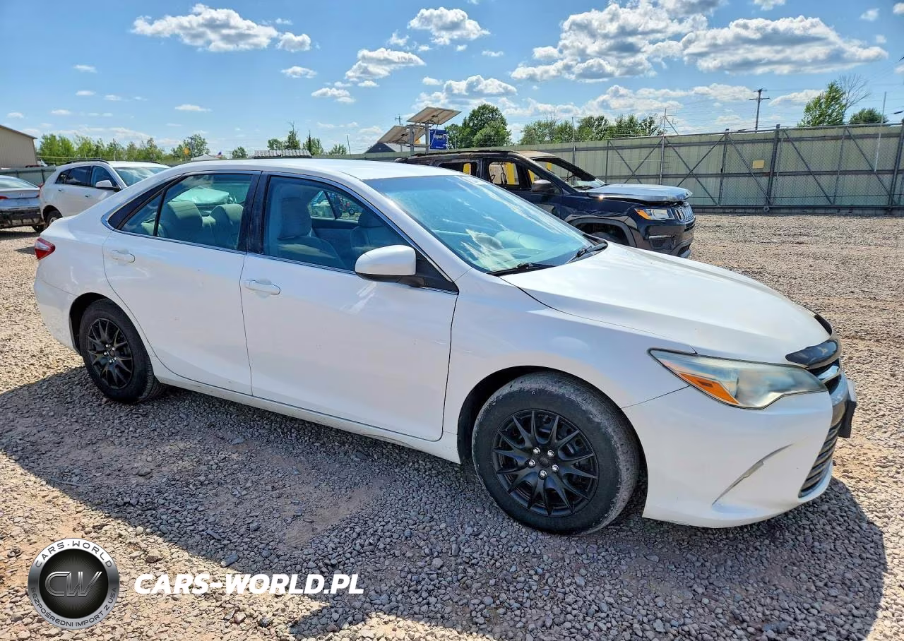 2015 Toyota Camry Le VIN:4T4BF1FK6FR445836 - 4