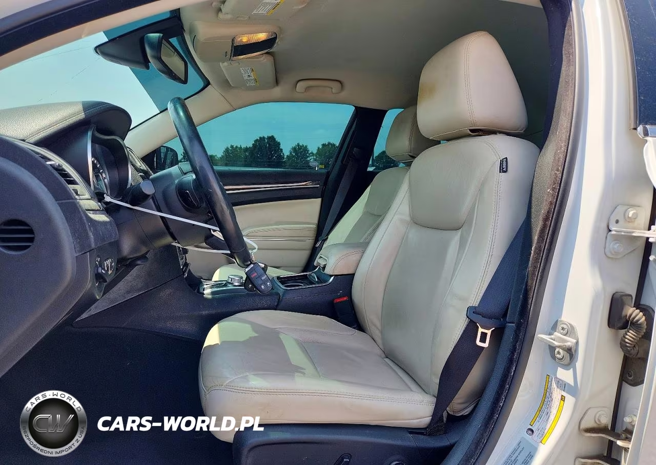 2015 Chrysler 300 Limited VIN:2C3CCAAG0FH766602 - 7