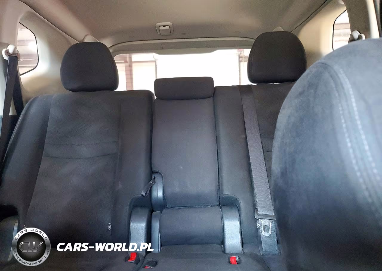 2015 Nissan Rogue S VIN:KNMAT2MV8FP525210 - 10