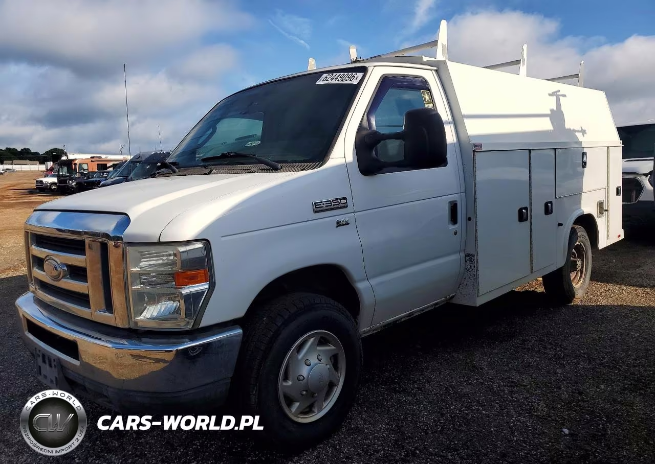 2014 Ford Econoline E350 Super Duty Cutaway Van