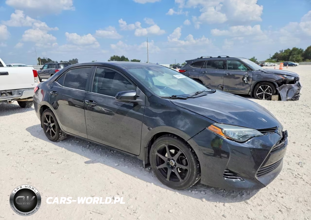 2018 Toyota Corolla Le VIN:5YFBURHE9JP805987 - 4