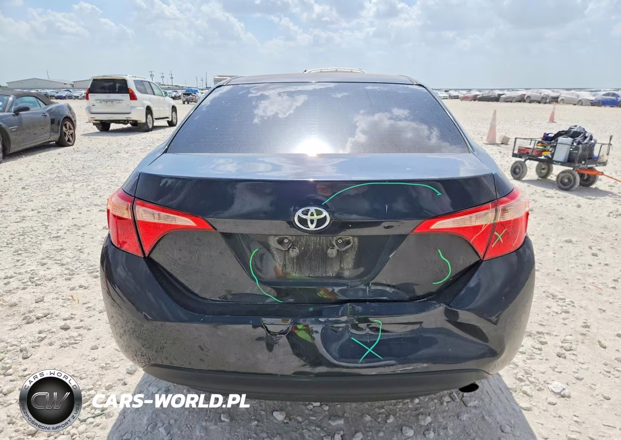 2018 Toyota Corolla Le VIN:5YFBURHE9JP805987 - 6