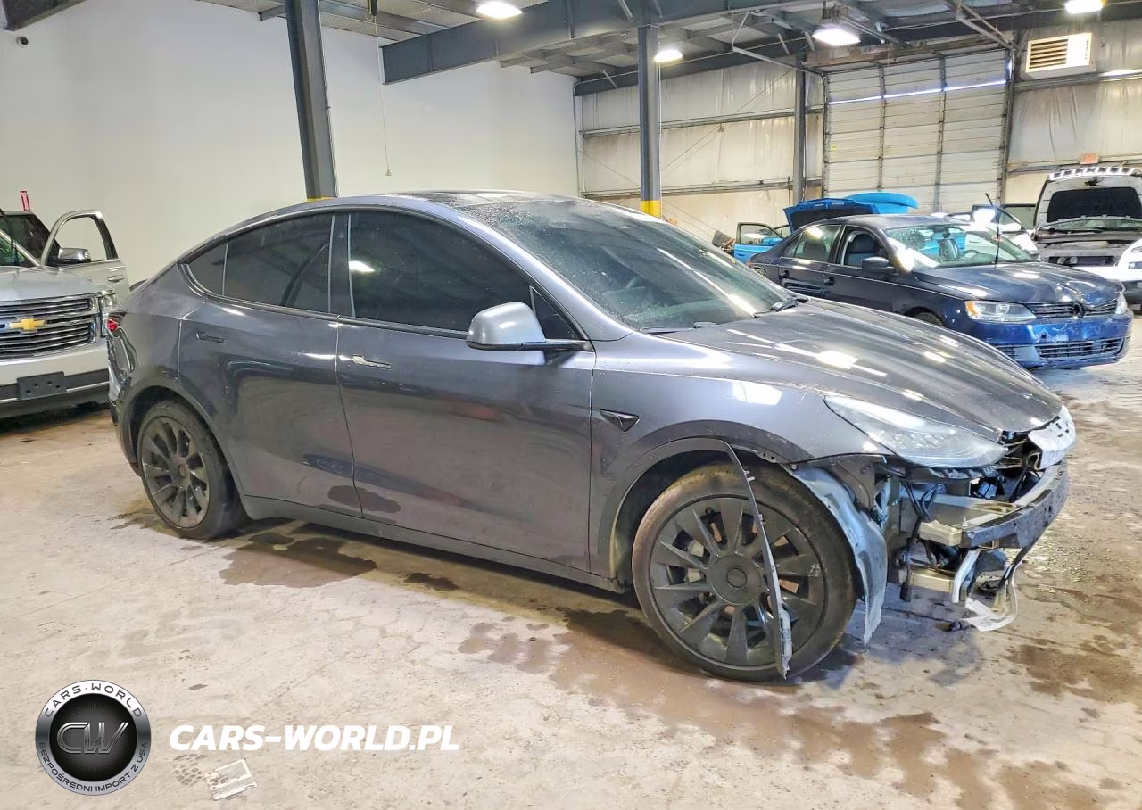 2021 Tesla Model Y VIN:5YJYGAEEXMF263046 - 4