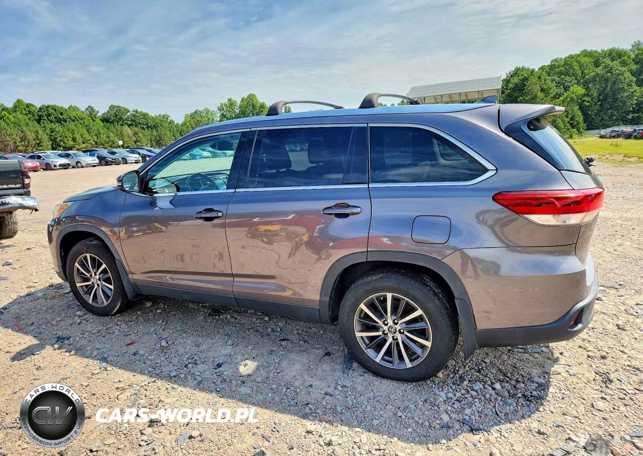 2019 Toyota Highlander Xle VIN:5TDJZRFH3KS575558 - 2