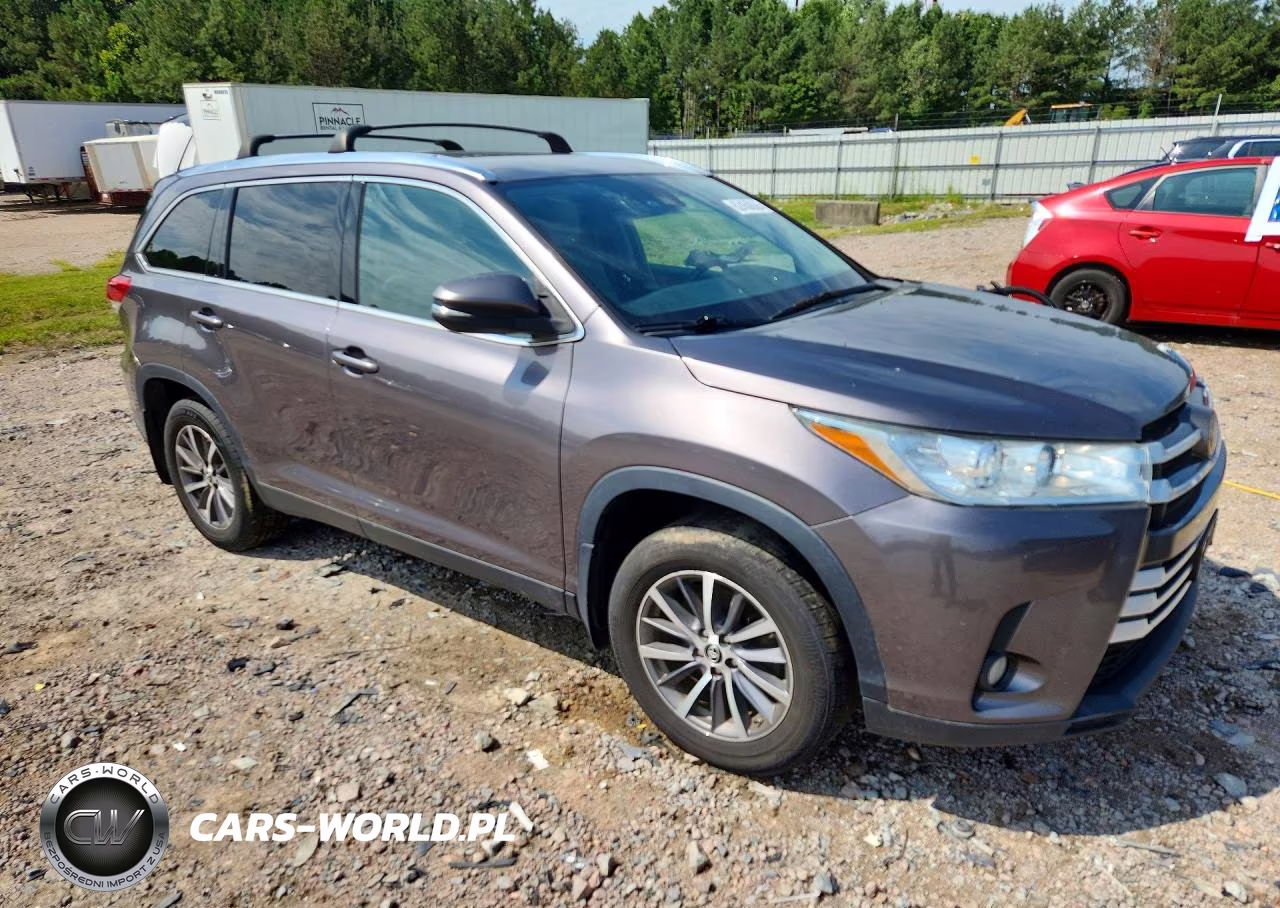 2019 Toyota Highlander Xle VIN:5TDJZRFH3KS575558 - 4