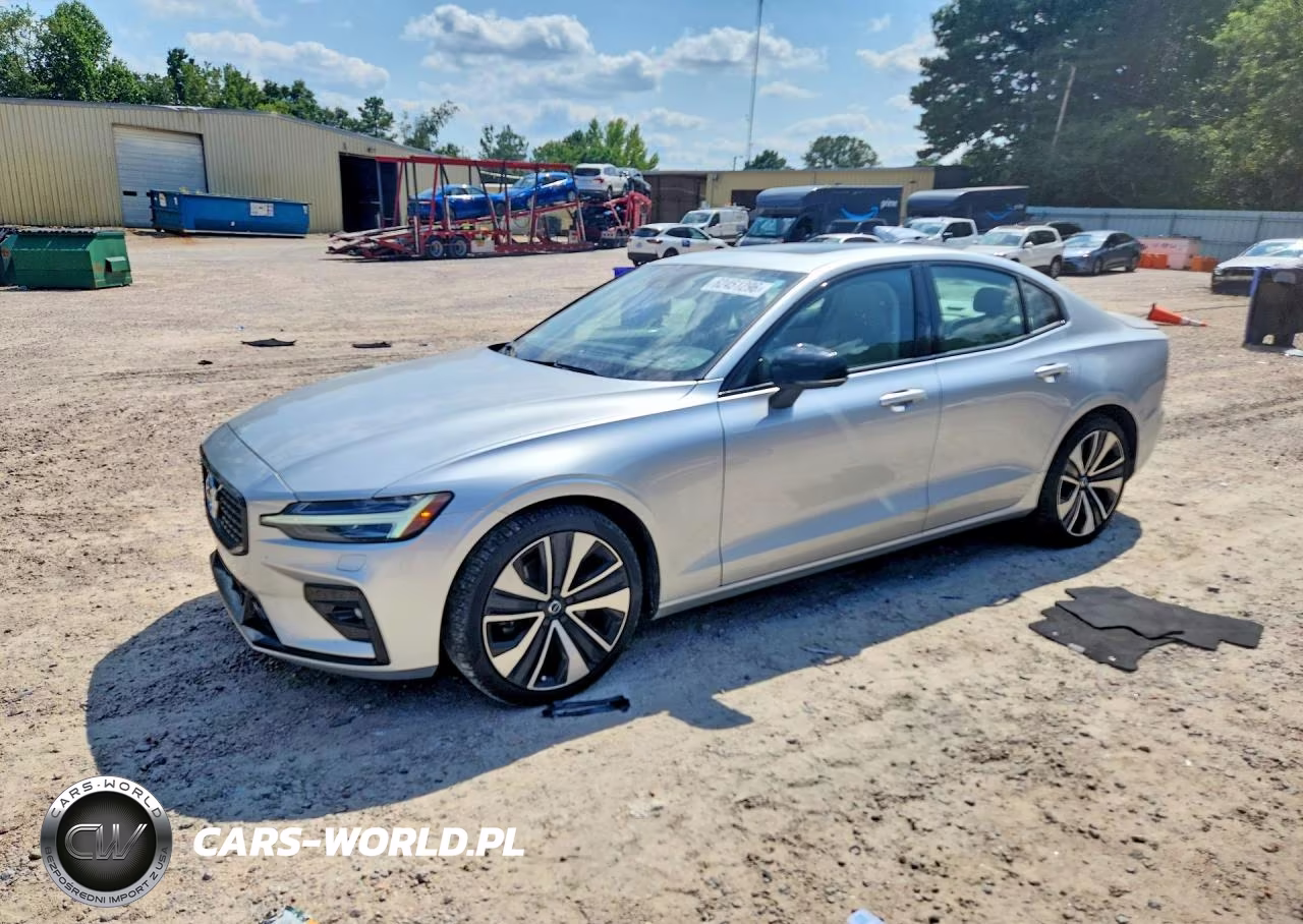 2022 Volvo S60 B5 Momentum – zdjęcie 1 z 12