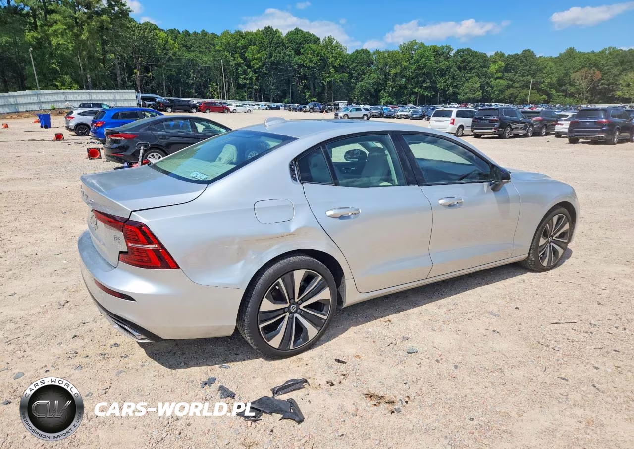 2022 Volvo S60 B5 Momentum VIN:7JRL12FZ5NG177882 - 3