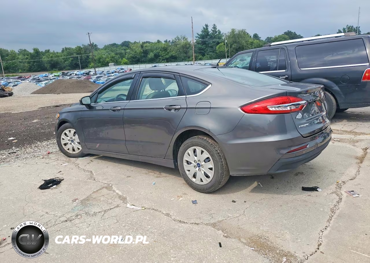 2019 Ford Fusion S VIN:3FA6P0G72KR282269 - 2