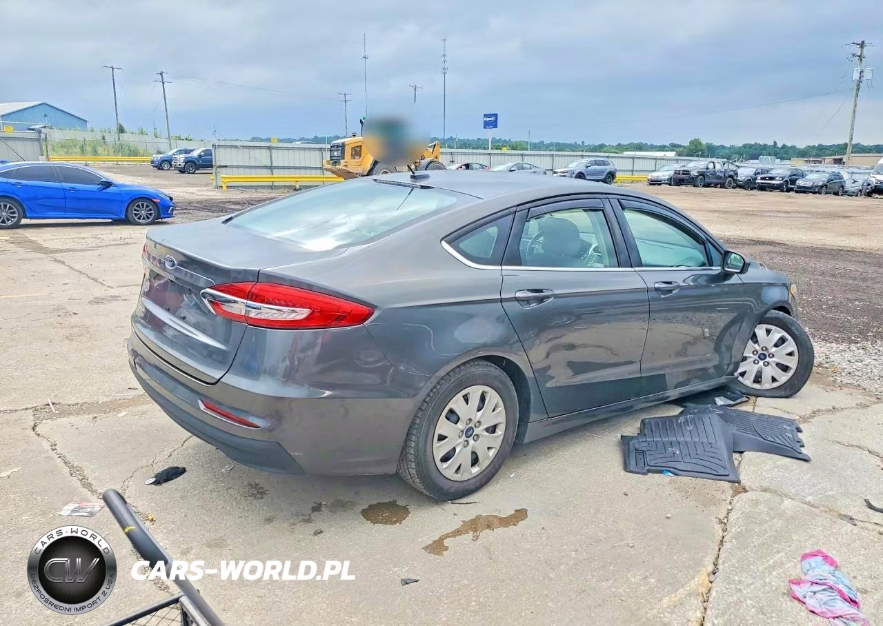 2019 Ford Fusion S VIN:3FA6P0G72KR282269 - 3