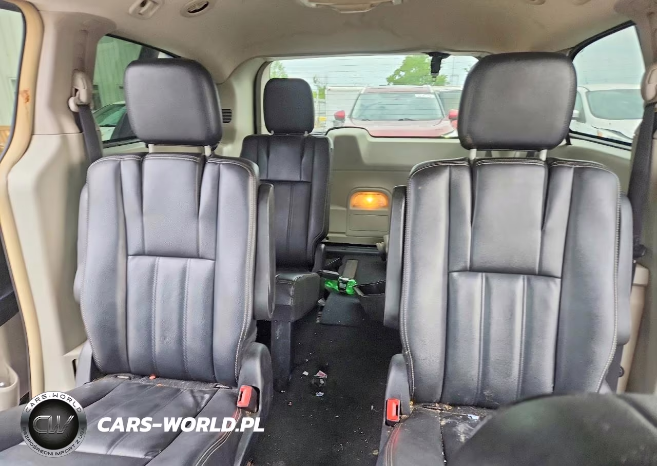 2016 Chrysler Town & Country Touring VIN:2C4RC1BG3GR198670 - 10