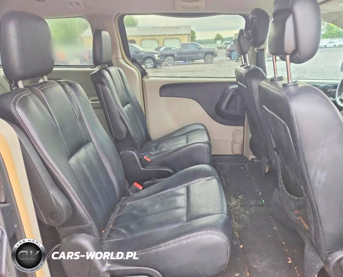 2016 Chrysler Town & Country Touring VIN:2C4RC1BG3GR198670 - 11