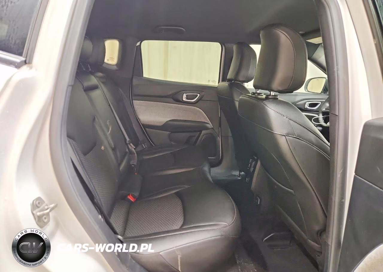 2025 Jeep Compass Latitude VIN:3C4NJDBN1ST598012 - 11