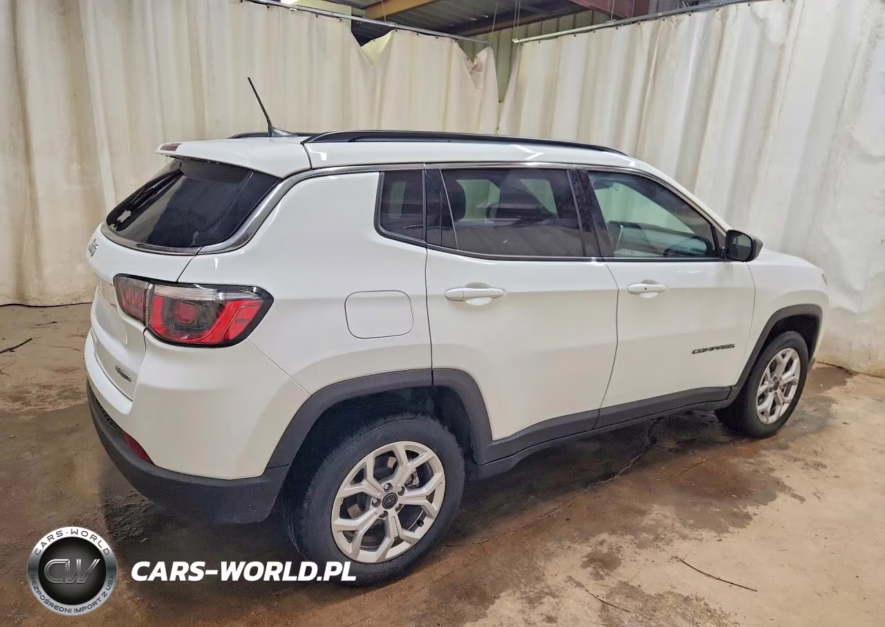 2025 Jeep Compass Latitude VIN:3C4NJDBN1ST598012 - 3