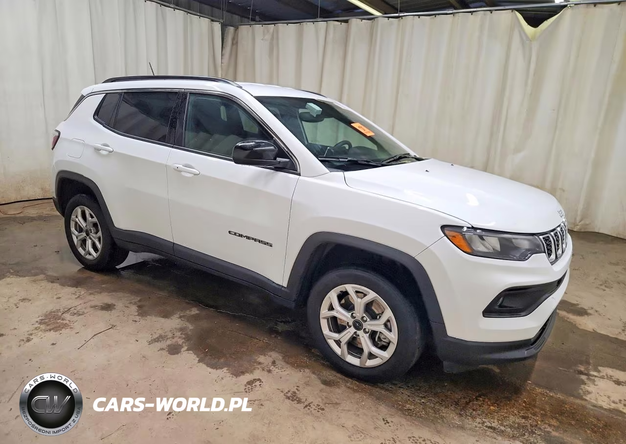 2025 Jeep Compass Latitude VIN:3C4NJDBN1ST598012 - 4