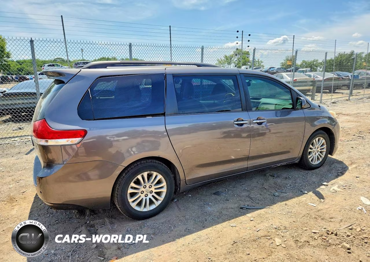 2012 Toyota Sienna Xle 8-Passenger VIN:5TDYK3DC7CS262747 - 3