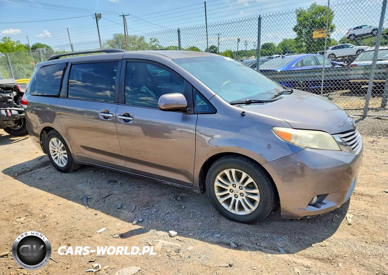 2012 Toyota Sienna Xle 8-Passenger VIN:5TDYK3DC7CS262747 - 4