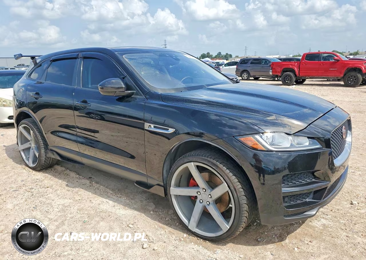 2017 Jaguar F-Pace VIN:SADCS2BVXHA496429 - 4