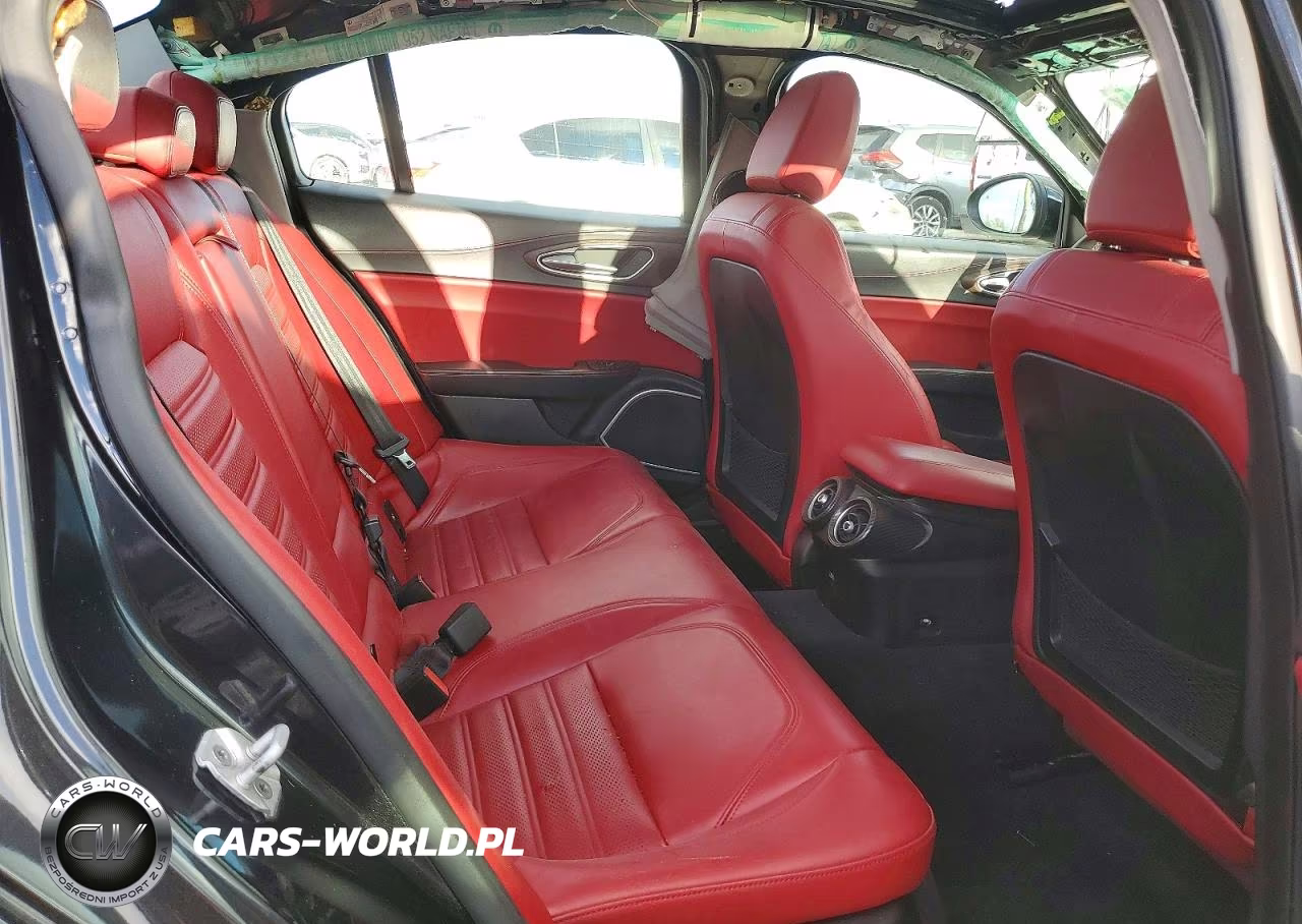 2017 Alfa Romeo Giulia Ti VIN:ZARFAECN9H7539933 - 10