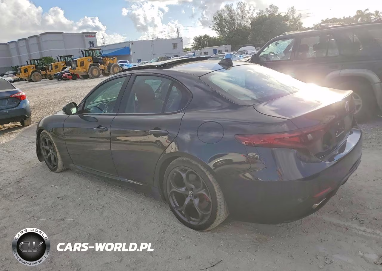 2017 Alfa Romeo Giulia Ti VIN:ZARFAECN9H7539933 - 2