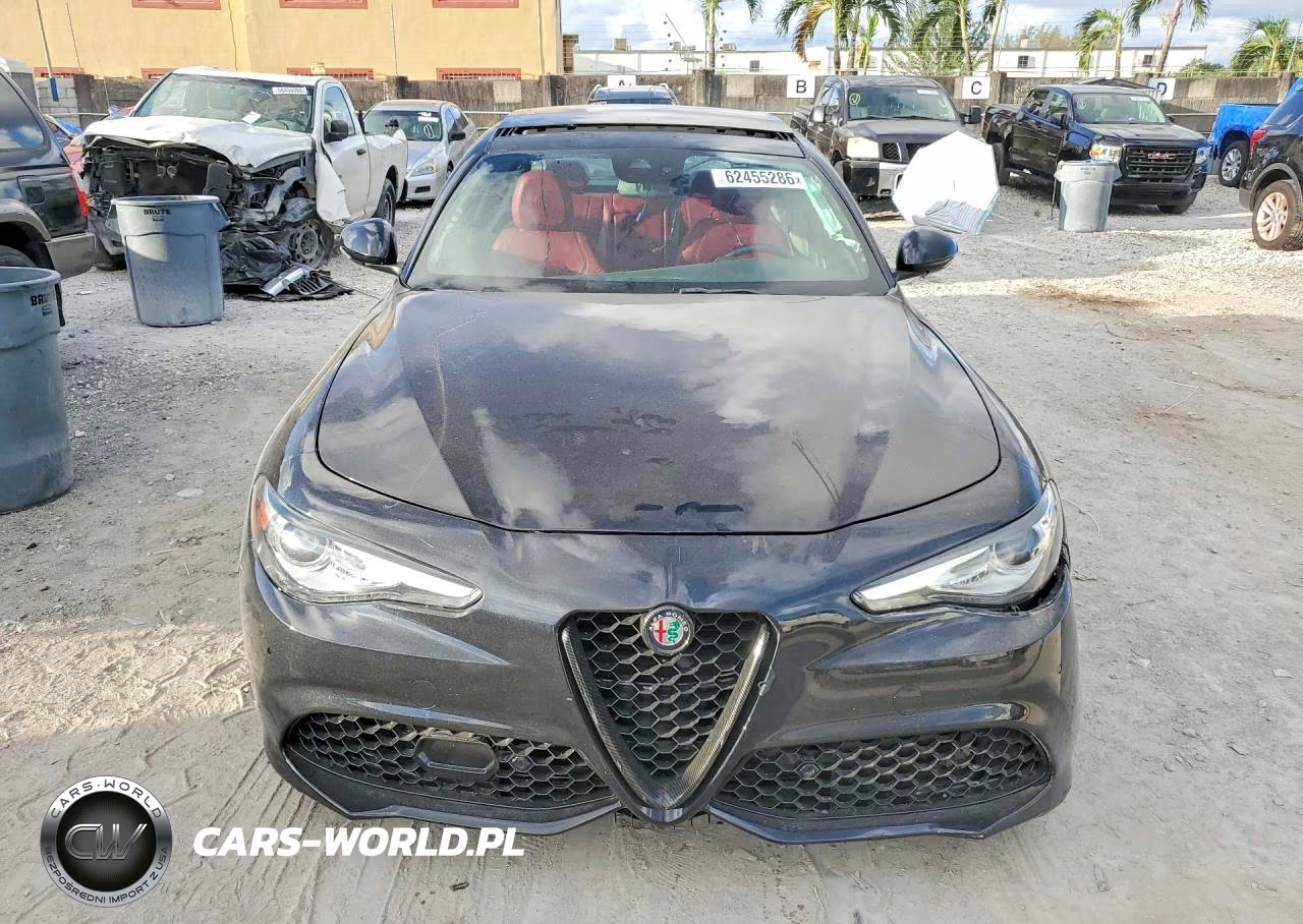 2017 Alfa Romeo Giulia Ti VIN:ZARFAECN9H7539933 - 5