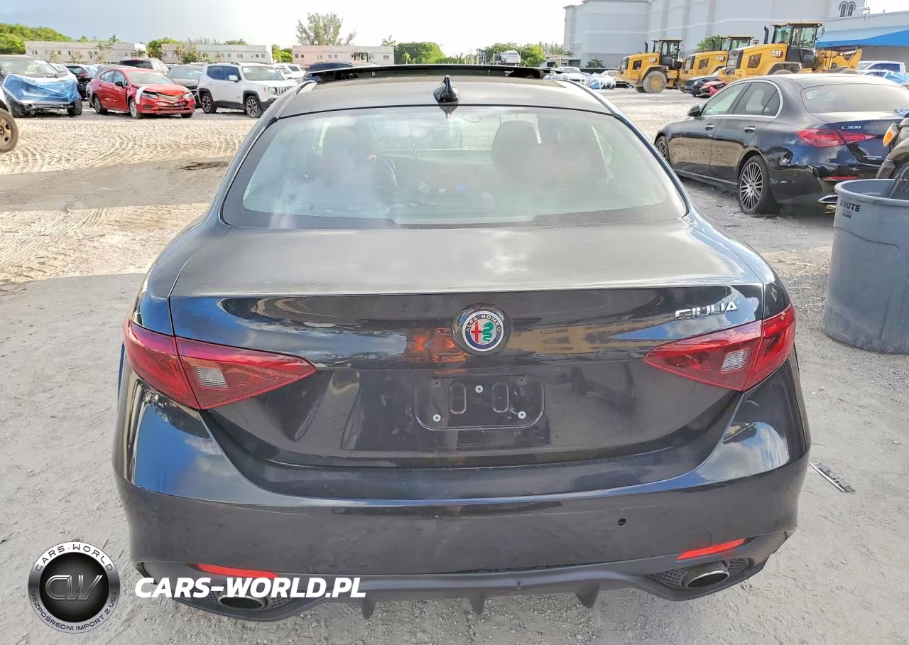 2017 Alfa Romeo Giulia Ti VIN:ZARFAECN9H7539933 - 6