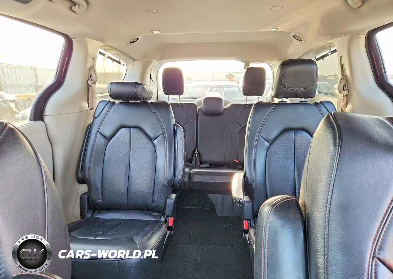 2020 Chrysler Pacifica Touring L VIN:2C4RC1BGXLR284844 - 10