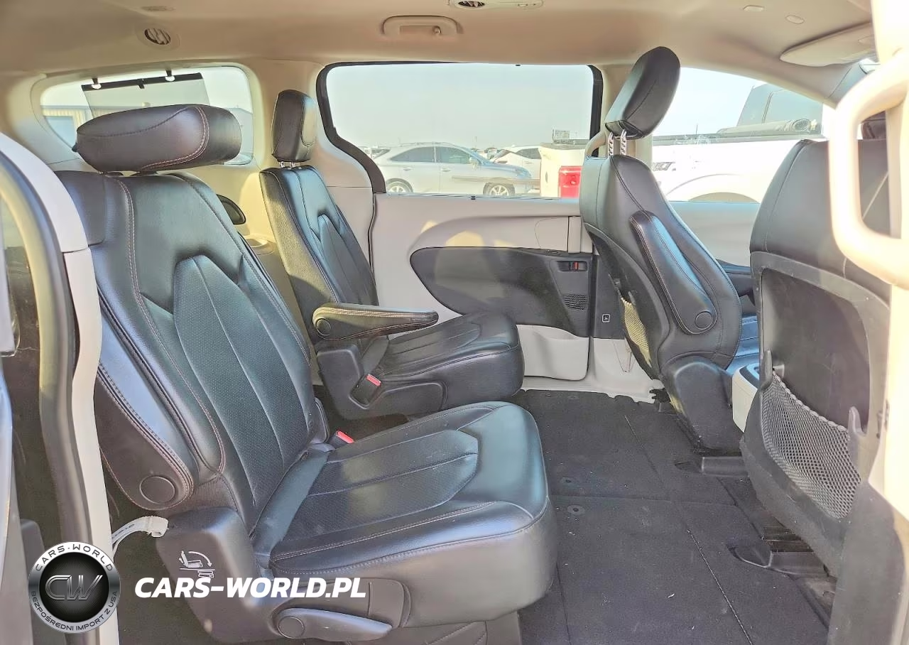 2020 Chrysler Pacifica Touring L VIN:2C4RC1BGXLR284844 - 11