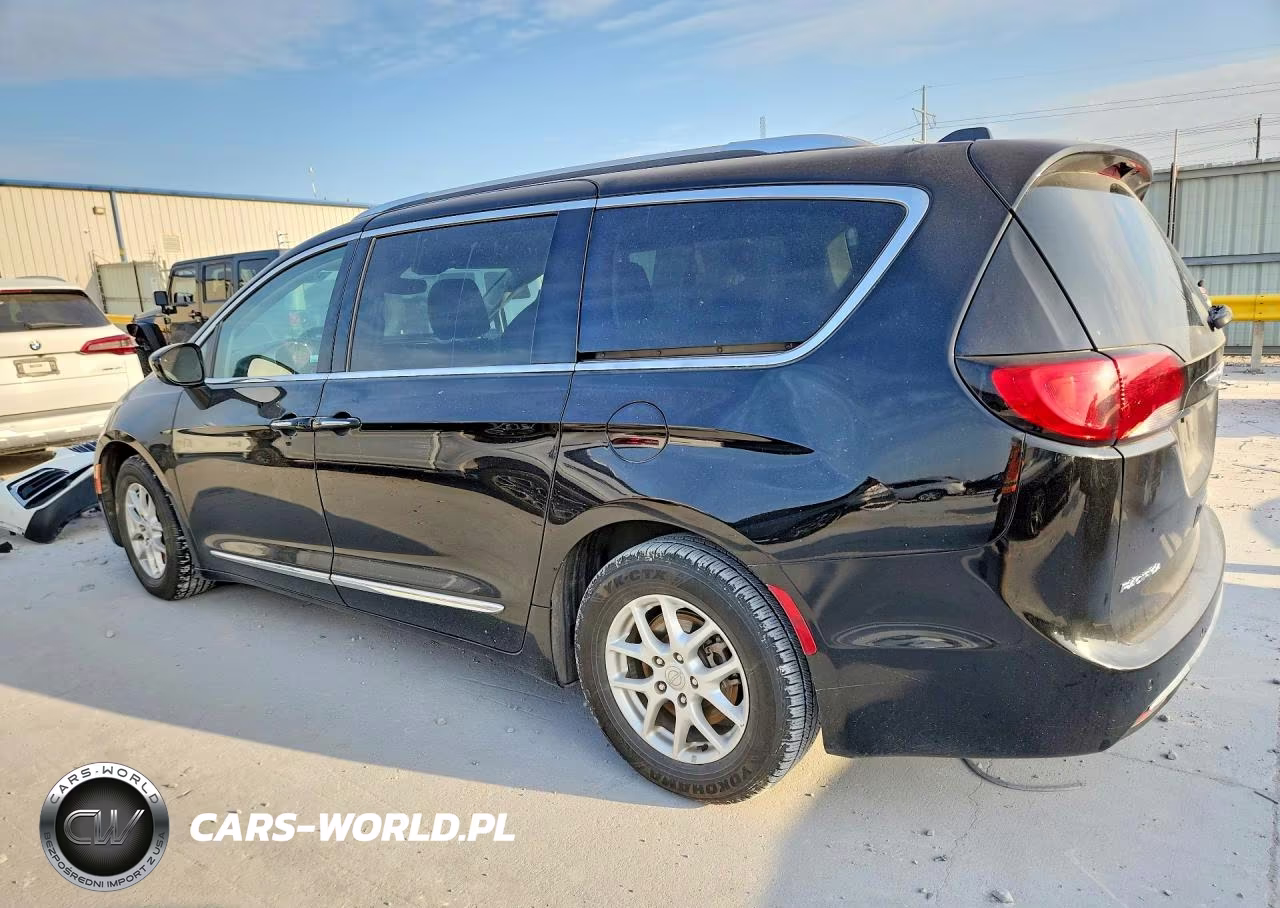 2020 Chrysler Pacifica Touring L VIN:2C4RC1BGXLR284844 - 2