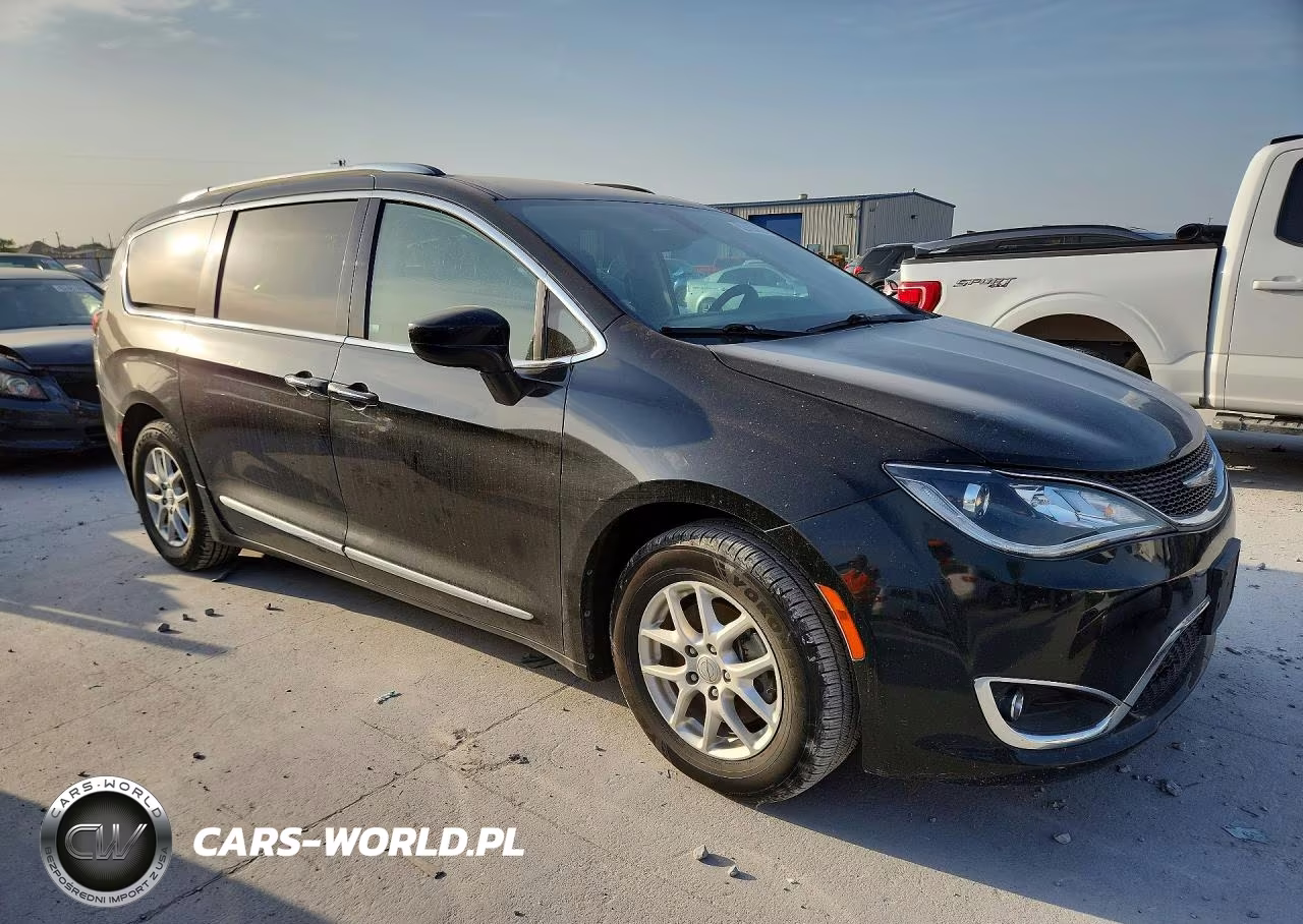 2020 Chrysler Pacifica Touring L VIN:2C4RC1BGXLR284844 - 4