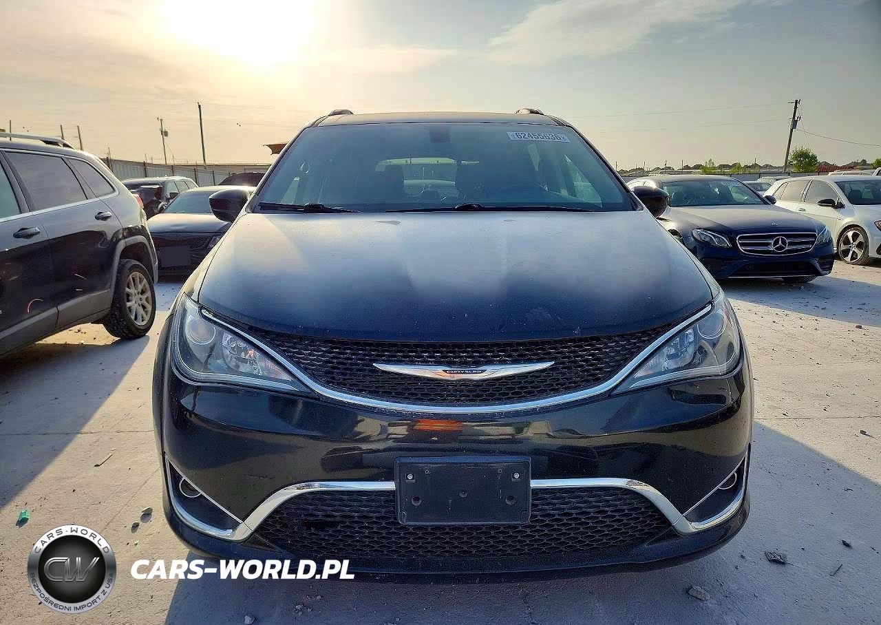 2020 Chrysler Pacifica Touring L VIN:2C4RC1BGXLR284844 - 5