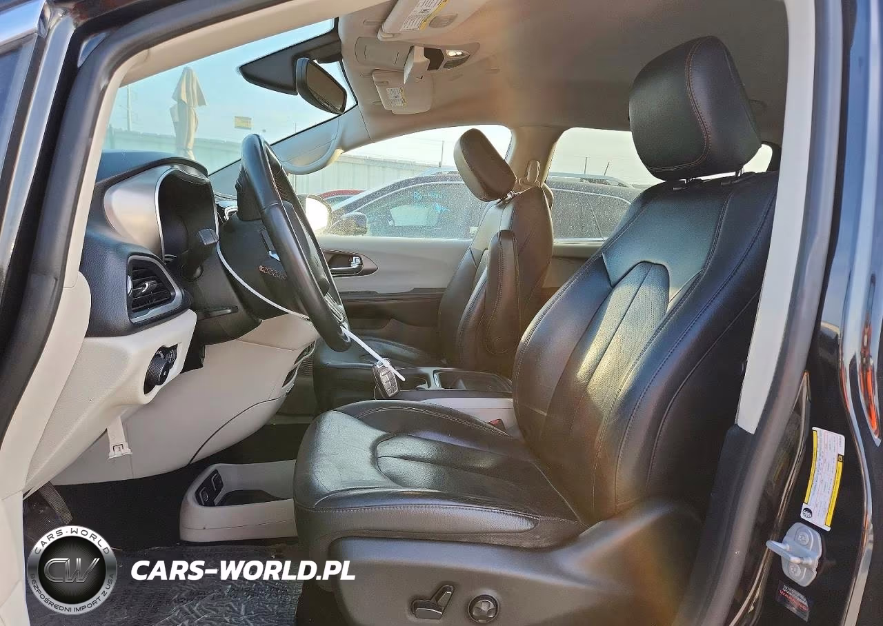2020 Chrysler Pacifica Touring L VIN:2C4RC1BGXLR284844 - 7