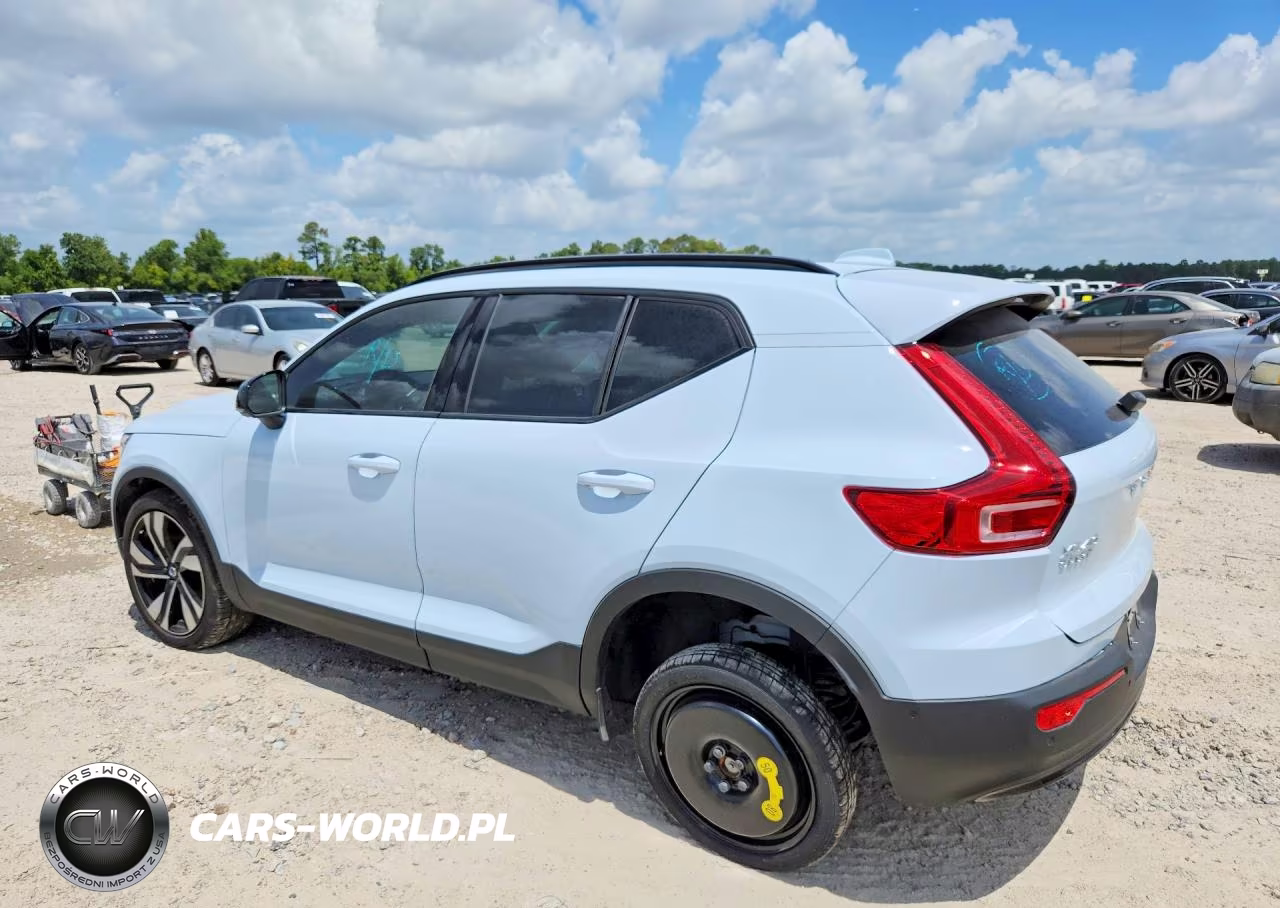 2025 Volvo Xc40 B5 Plus Dark Theme VIN:YV4L12UC5S2537901 - 2
