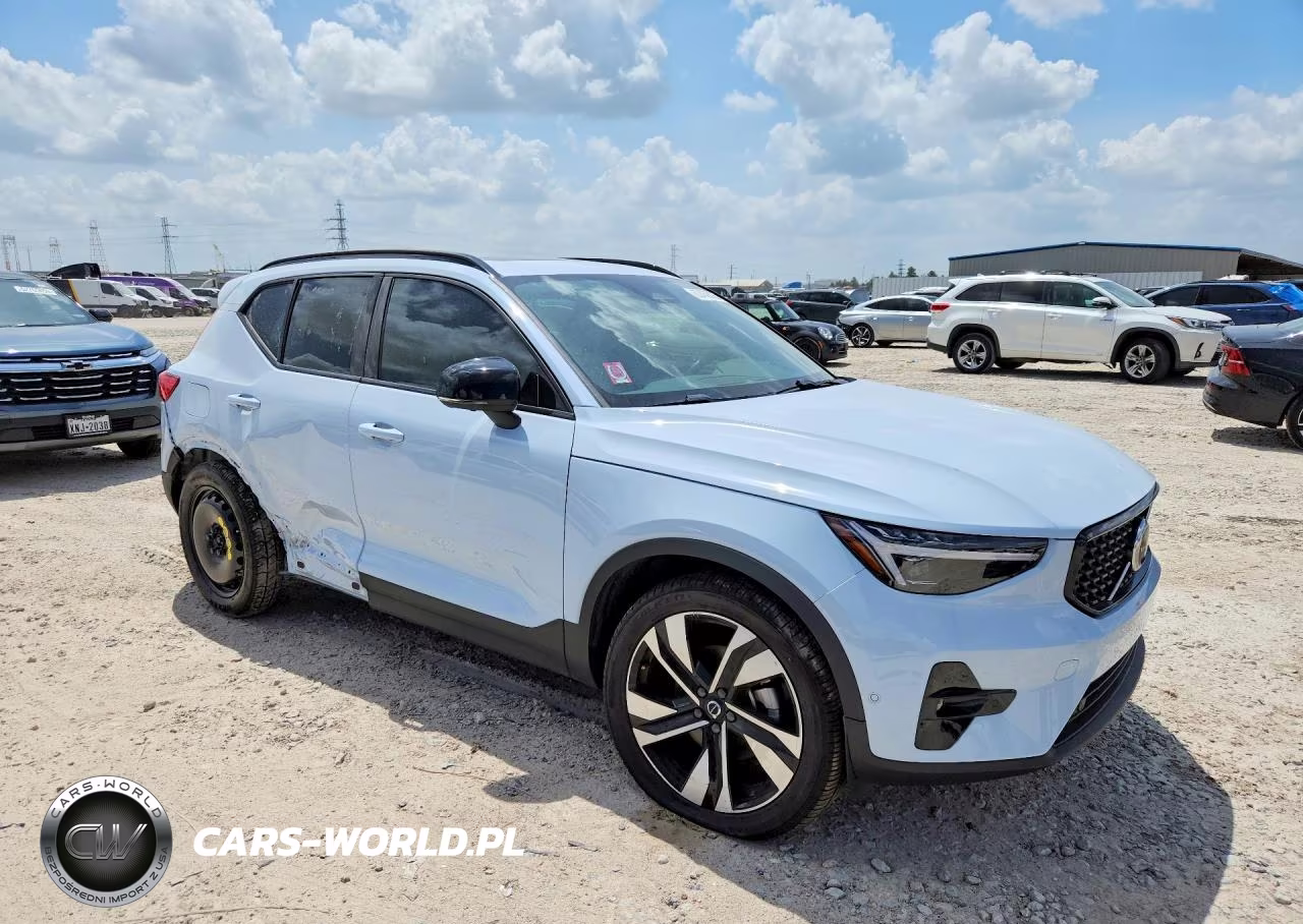 2025 Volvo Xc40 B5 Plus Dark Theme VIN:YV4L12UC5S2537901 - 4