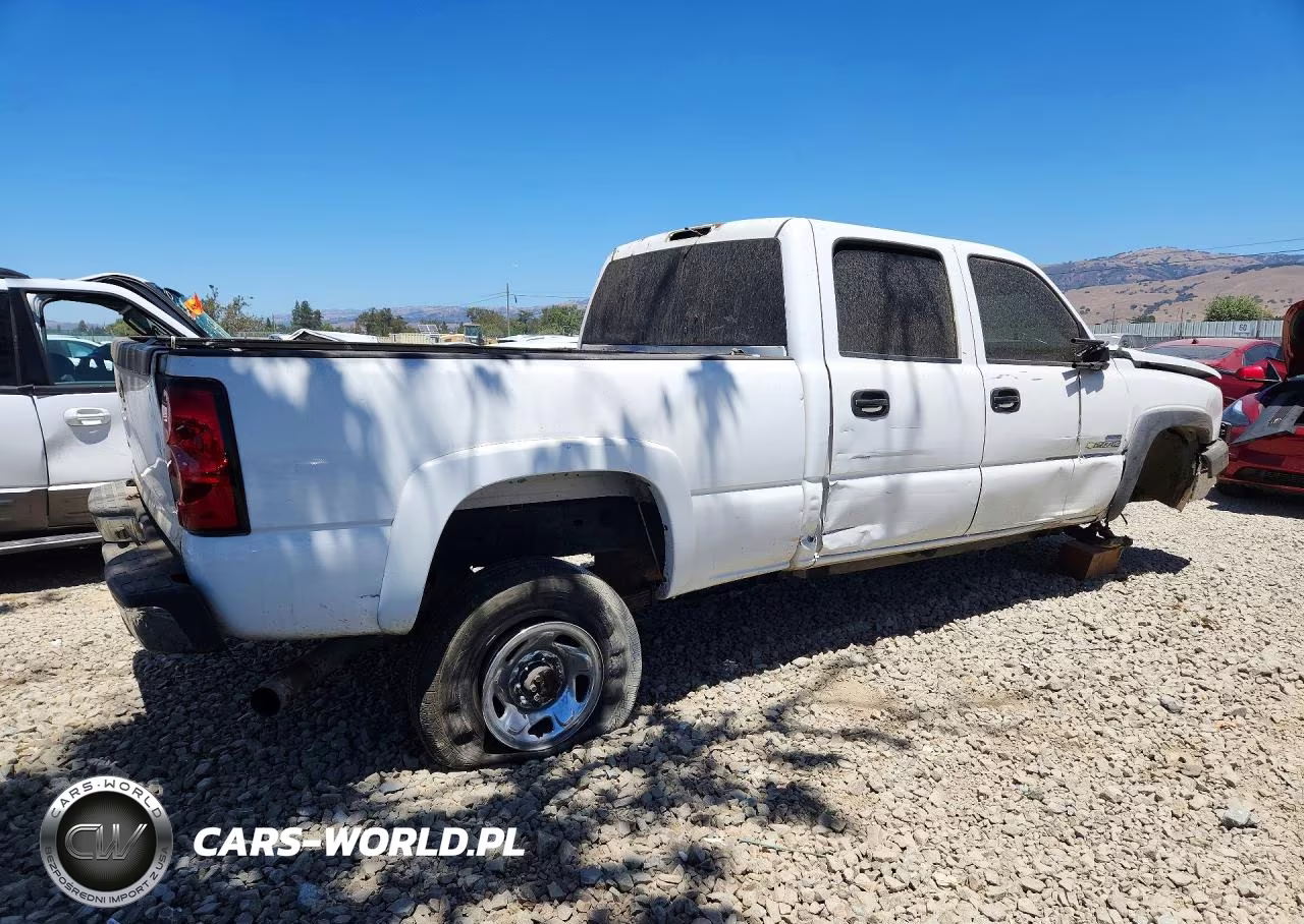 2007 Chevrolet Silverado C2500 Heavy Duty VIN:1GCHC23D17F155538 - 3