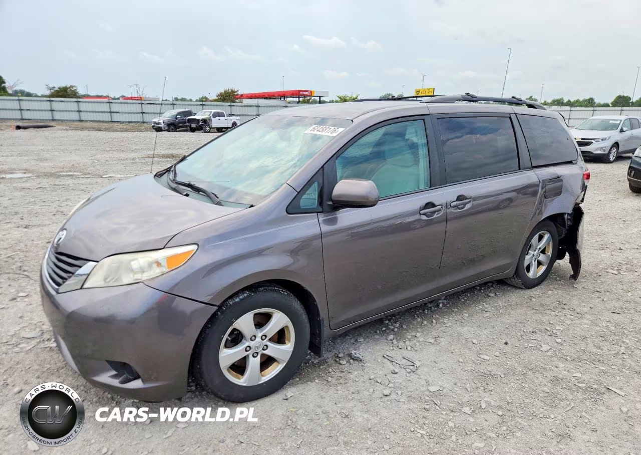 2014 Toyota Sienna Le – zdjęcie 1 z 13
