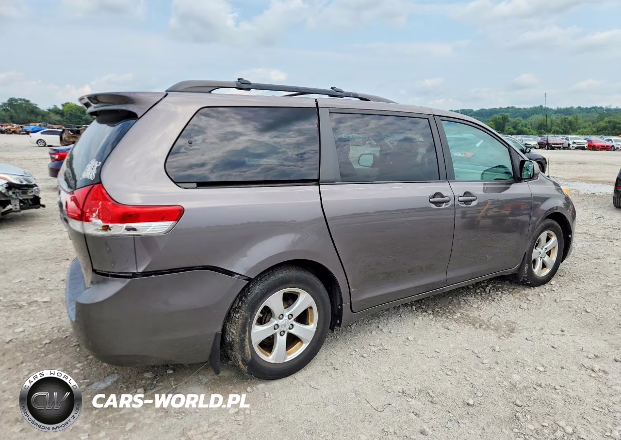 2014 Toyota Sienna Le VIN:5TDKK3DC2ES414569 - 3