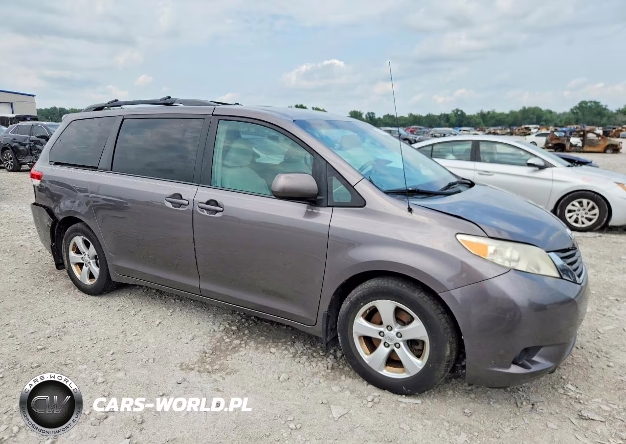 2014 Toyota Sienna Le VIN:5TDKK3DC2ES414569 - 4