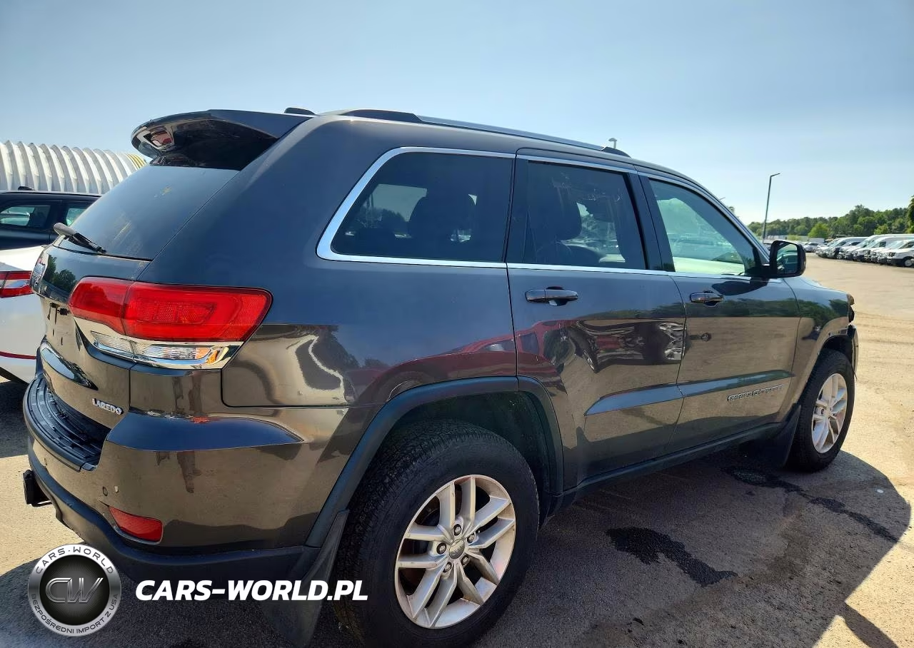 2017 Jeep Grand Cherokee Laredo VIN:1C4RJFAG7HC682288 - 3
