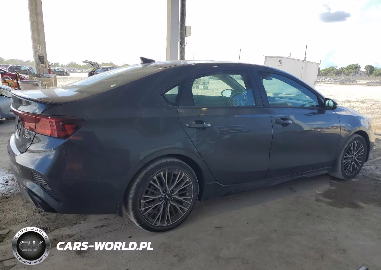 2024 Kia Forte Gt Line VIN:3KPF54AD6RE711520 - 3