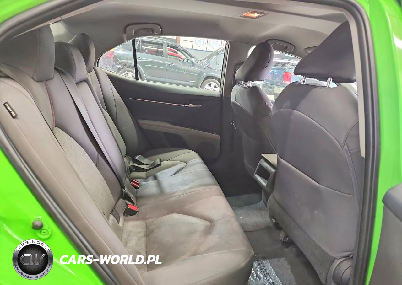 2018 Toyota Camry Le VIN:4T1B11HK4JU115918 - 10