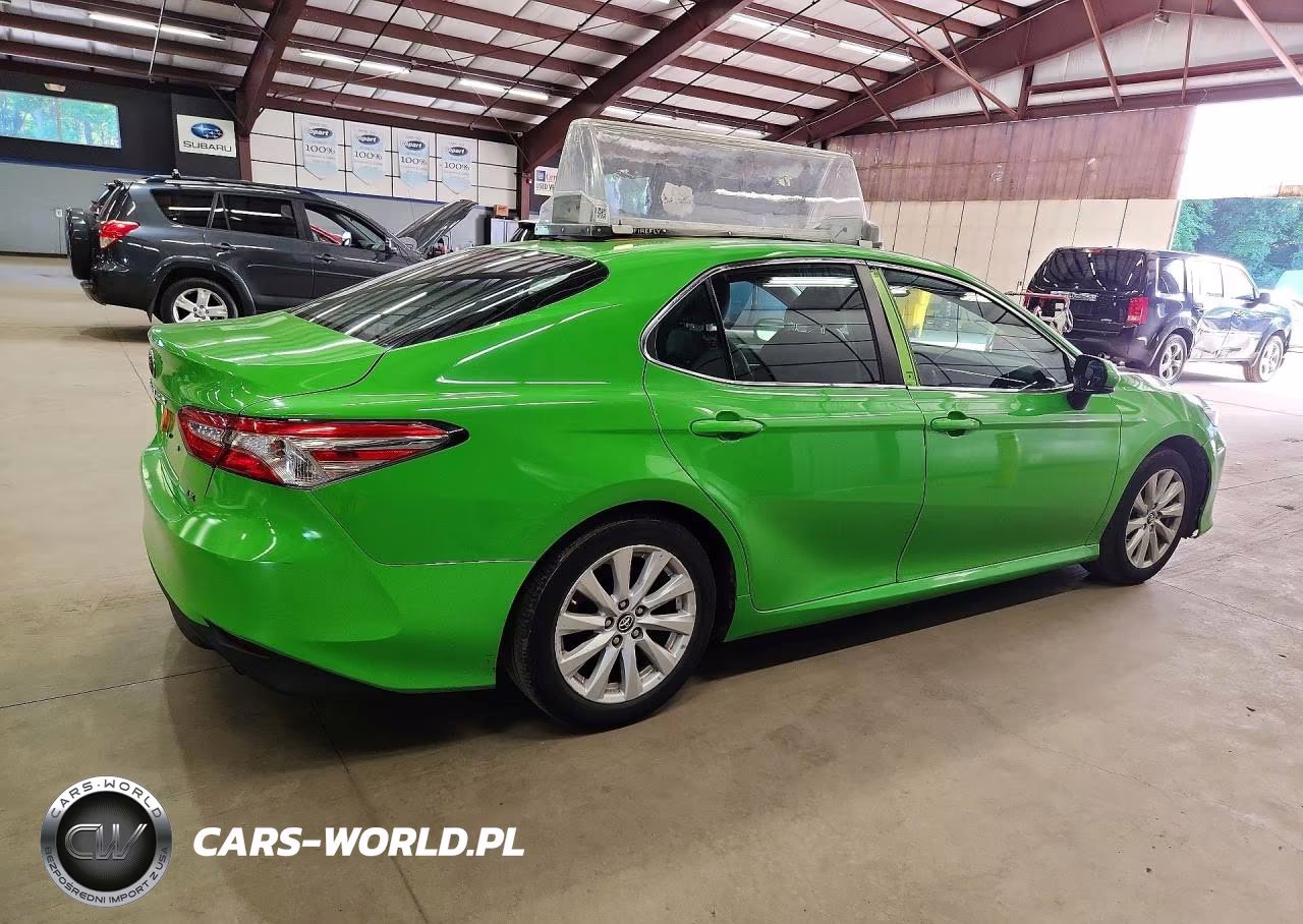 2018 Toyota Camry Le VIN:4T1B11HK4JU115918 - 3