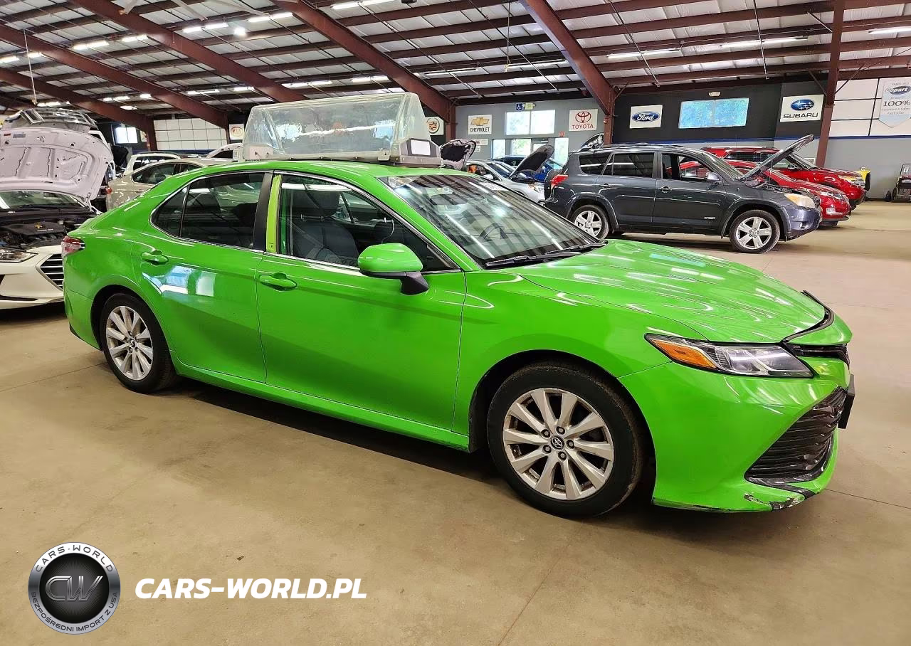 2018 Toyota Camry Le VIN:4T1B11HK4JU115918 - 4