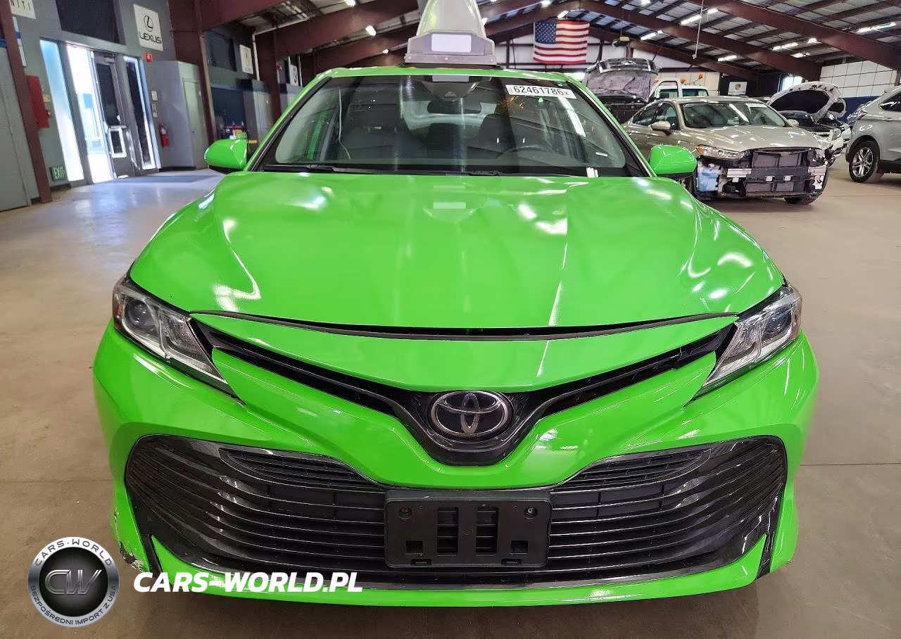 2018 Toyota Camry Le VIN:4T1B11HK4JU115918 - 5