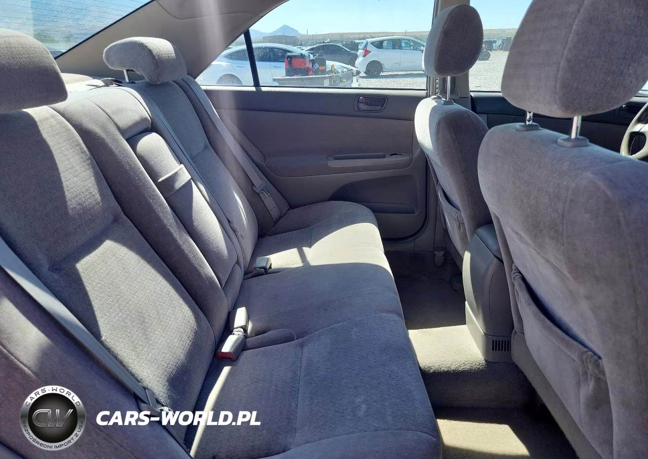 2004 Toyota Camry Le VIN:JTDBE32K640266932 - 10