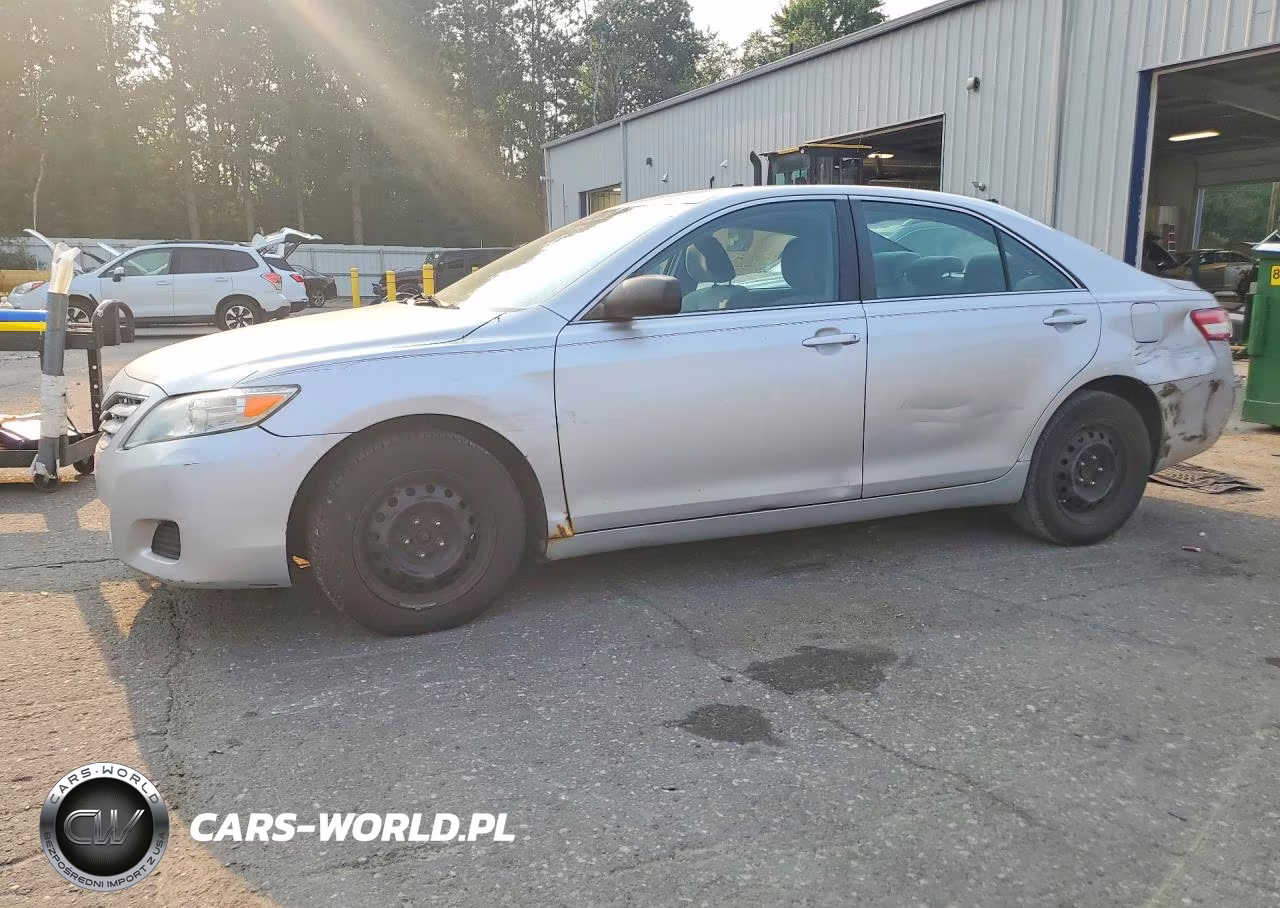 2011 Toyota Camry Le – zdjęcie 1 z 12